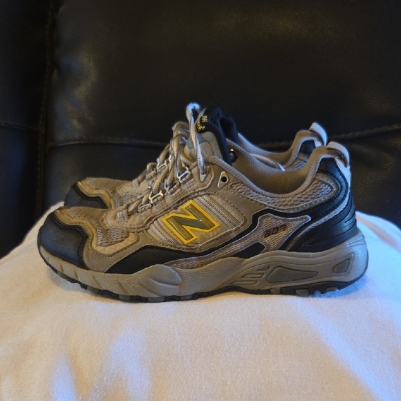 New Balance 807 Gray and Black Athletic Shoes - Picture 2 of 8